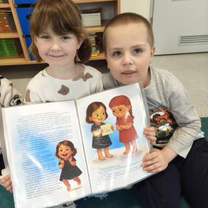 Dzieci z grupy Biedronki  wykonały zadanie projektowe nr 8 " Motyl przyjaźni".