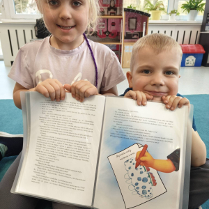 Dzieci z grupy Biedronki  wykonały zadanie projektowe nr 8 " Motyl przyjaźni".