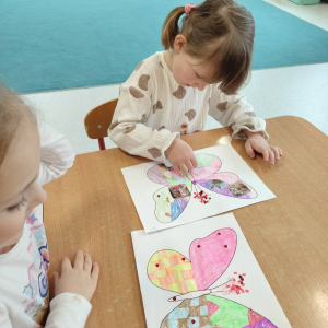 Dzieci z grupy Biedronki  wykonały zadanie projektowe nr 8 " Motyl przyjaźni".