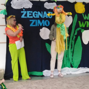 Przedszkolaki witają wiosnę.