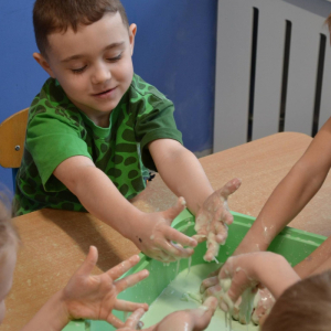 Zabawy z cieczą nienewtonowską.