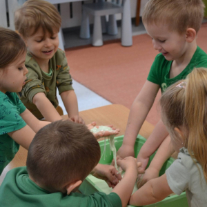 Zabawy z cieczą nienewtonowską.