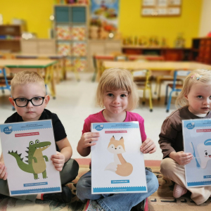 Dzieci z grupy "Skrzaty" wspólnie odkrywały, jak ważne jest właściwe dbanie o zęby oraz dlaczego nie należy bać się wizyty u dentysty.