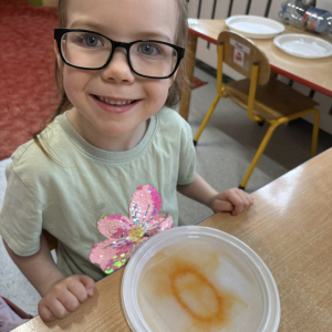 Matematyczne eksperymenty to piąte zadanie wykonane przez dzieci z grupy Słoneczka w ramach Ogólnopolskiego Projektu Edukacyjnego „Kreatywna Matematyka”. 