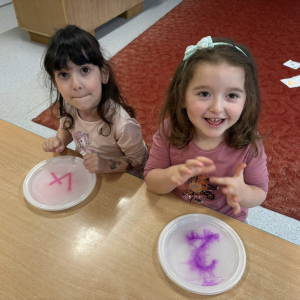 Matematyczne eksperymenty to piąte zadanie wykonane przez dzieci z grupy Słoneczka w ramach Ogólnopolskiego Projektu Edukacyjnego „Kreatywna Matematyka”. 