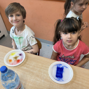 Matematyczne eksperymenty to piąte zadanie wykonane przez dzieci z grupy Słoneczka w ramach Ogólnopolskiego Projektu Edukacyjnego „Kreatywna Matematyka”. 