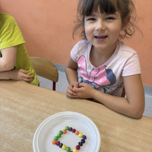 Matematyczne eksperymenty to piąte zadanie wykonane przez dzieci z grupy Słoneczka w ramach Ogólnopolskiego Projektu Edukacyjnego „Kreatywna Matematyka”. 