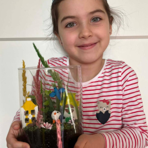 Wyróżnienie w międzyszkolnym konkursie plastyczno - technicznym, pt. "Wiosna zaczarowana w słoiku".