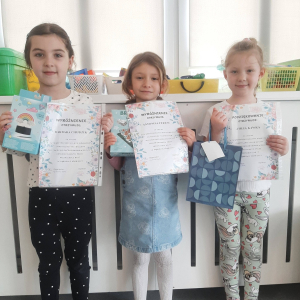 Wyróżnienie w międzyszkolnym konkursie plastyczno - technicznym, pt. "Wiosna zaczarowana w słoiku".