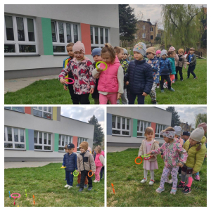 Przedszkolaki uczestniczą w zabawach sportowych.