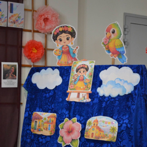 Przedszkolaki uczestniczą w zajęciach zorganizowanych z okazji Dnia Sztuki.