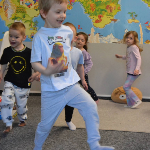 Dzieci z grupy Muchomorki odwiedziły British School w Dąbrowie Górniczej.