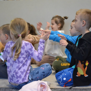 Dzieci z grupy Muchomorki odwiedziły British School w Dąbrowie Górniczej.