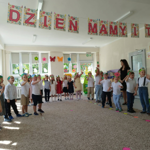 Występy artystyczne z okazji Dnia Mamy i Taty.