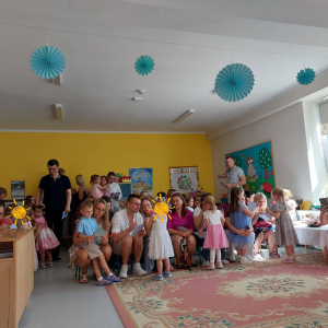 Występy artystyczne z okazji Dnia Mamy i Taty.