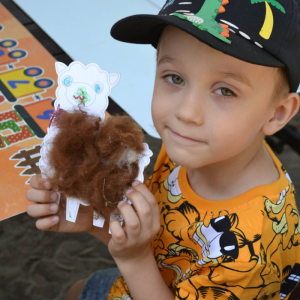 Muchomorki i Słoneczka odwiedziły Monalpi Alpaca Farm, gdzie spędziły aktywny dzień w otoczeniu przyrody i zwierząt. 