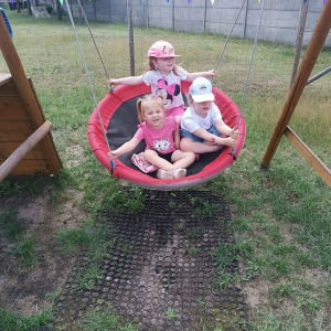 Wycieczka przedszkolaków do alpakarni Monalpi.