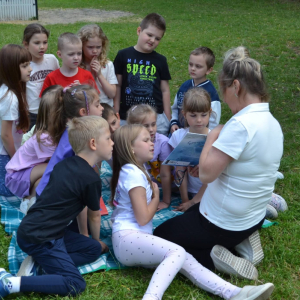 Nasze przedszkolaki wzięły udział w międzynarodowej akcji „Czytanie na Polanie”.