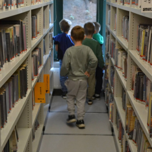 Grupa „Żabki” odwiedziła Miejską Bibliotekę Publiczną im. Hugona Kołłątaja w Dąbrowie Górniczej. 