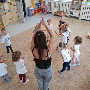 Przedszkolaki świętują Międzynarodowy Dzień Kropki. 