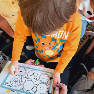 Przedszkolaki świętują Międzynarodowy Dzień Kropki. 