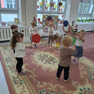 Przedszkolaki świętują Międzynarodowy Dzień Kropki. 