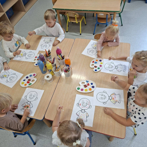 Przedszkolaki świętują Międzynarodowy Dzień Kropki. 