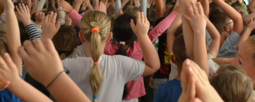 Spektakt teatralny w wykonaniu aktorów z Teatru Edukacyjno-Profilaktycznego „Z Uśmiechem”. 
